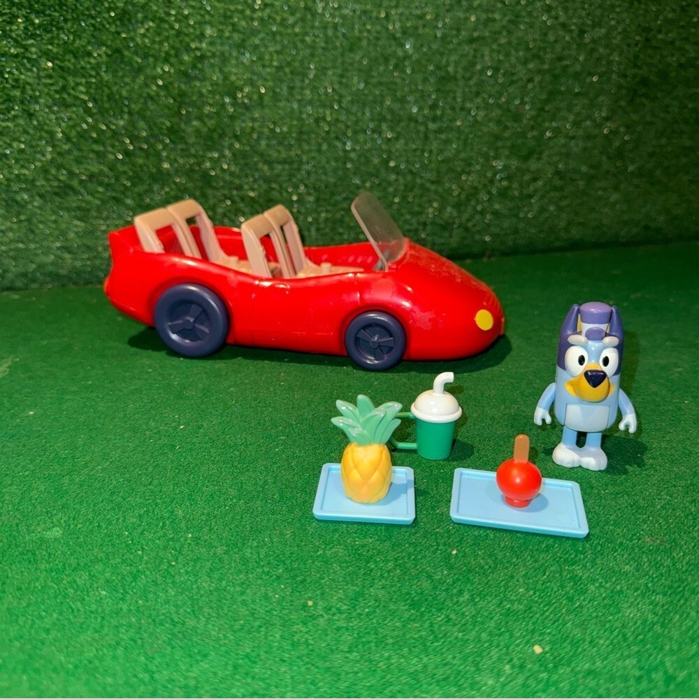 Bluey's Escape Convertible‎ playset